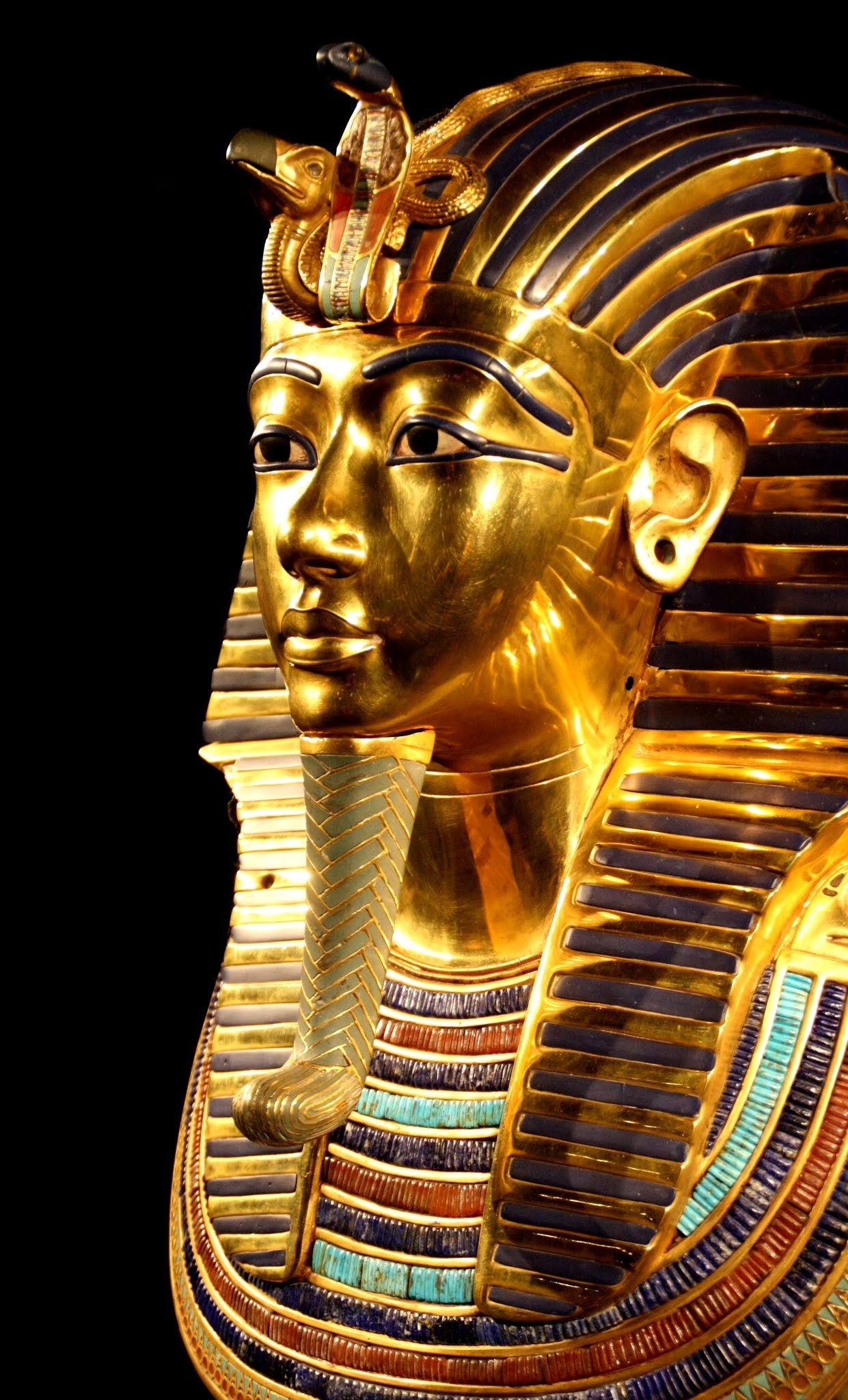 Gold Tutankhamun Statue