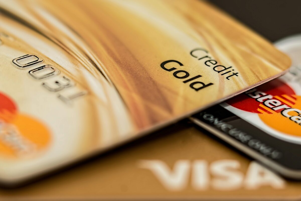 A Gold Mastercard on top of some other cards. Photo by Pixabay at Pexels.